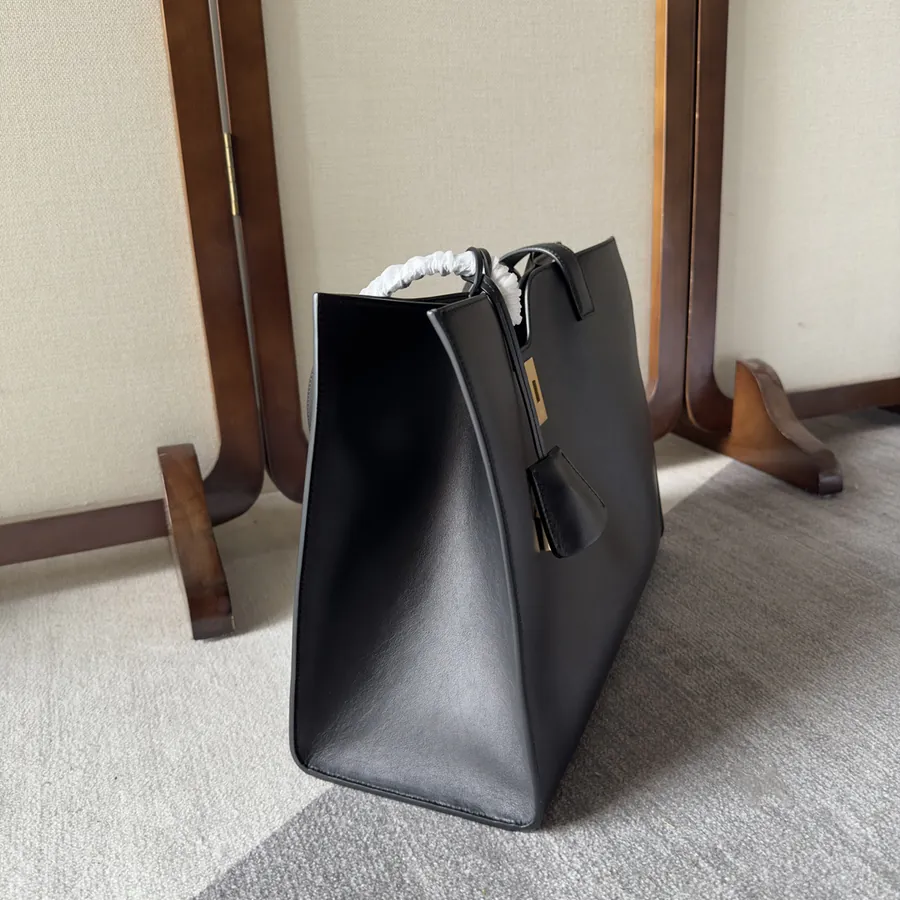 2023 New Cabas 16 Series Tote Large Tote Bag with Simple Opening Design