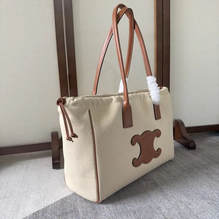 CE New Drawstring Large Shopping Bag with Soft Leather and Embossed Triumph Logo