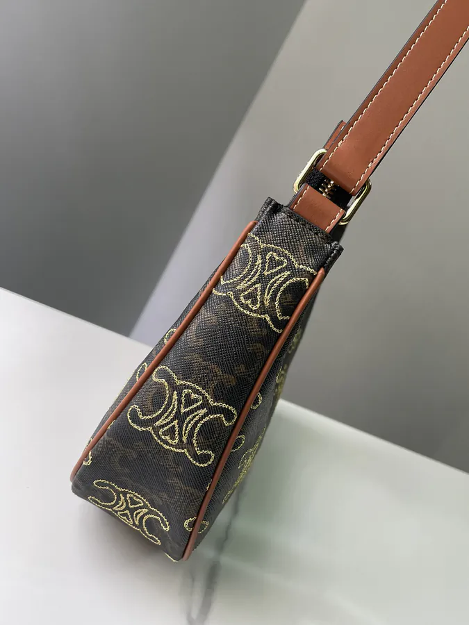 520AVA Logo Print Heart Embroidery Handbag
