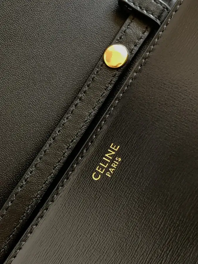 CELIN* TRIOMPHE Chain Leather Wallet
