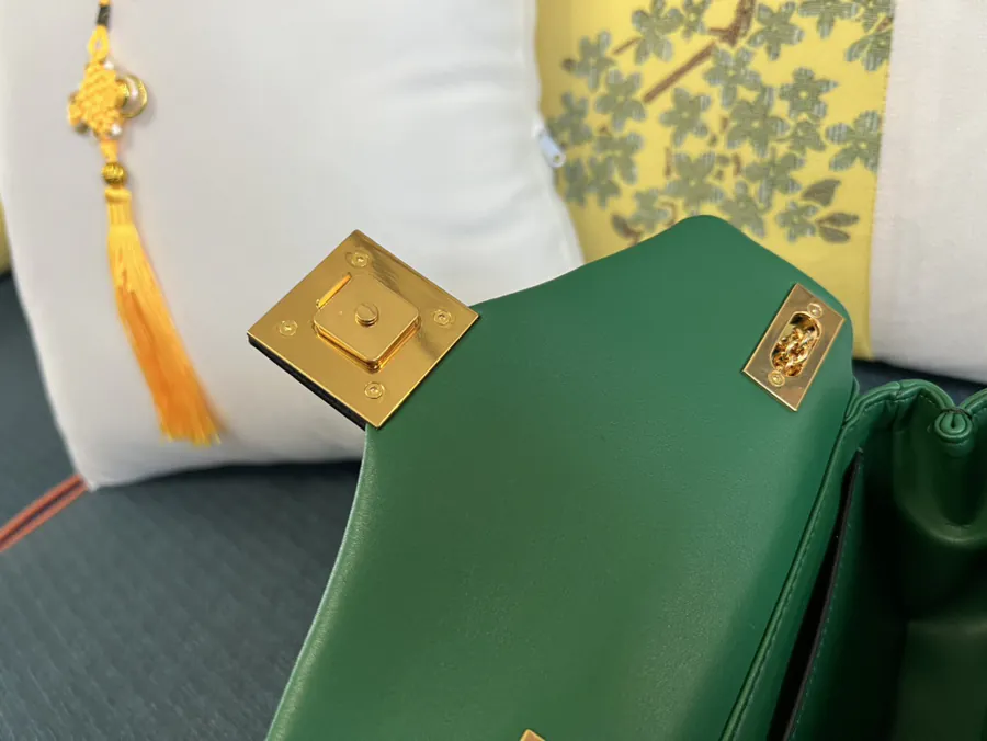 ONE STUD Chain Bag