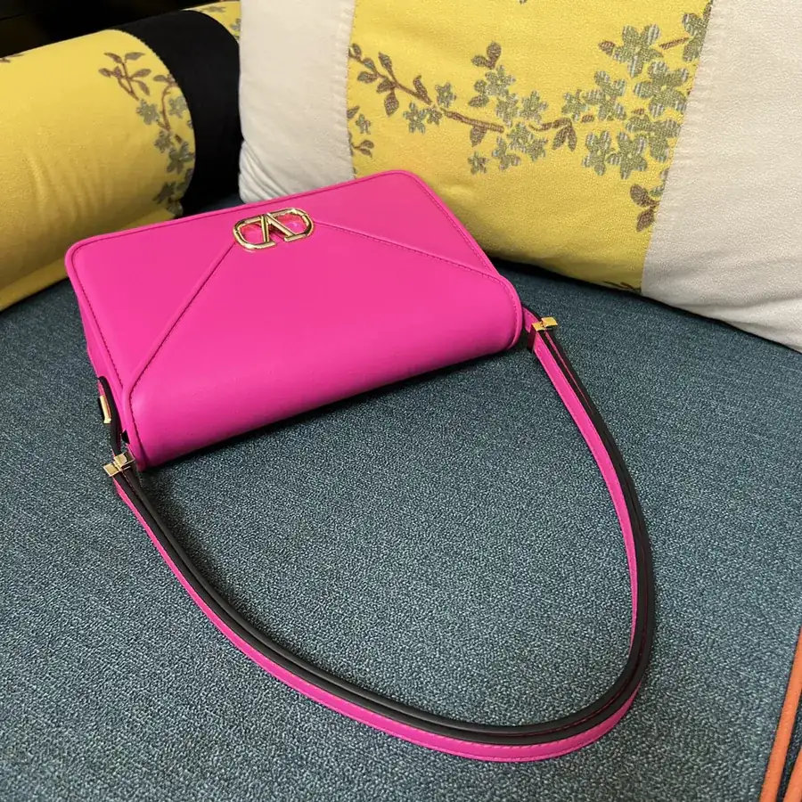 GARAVANI LETTER Large Bucket Bag