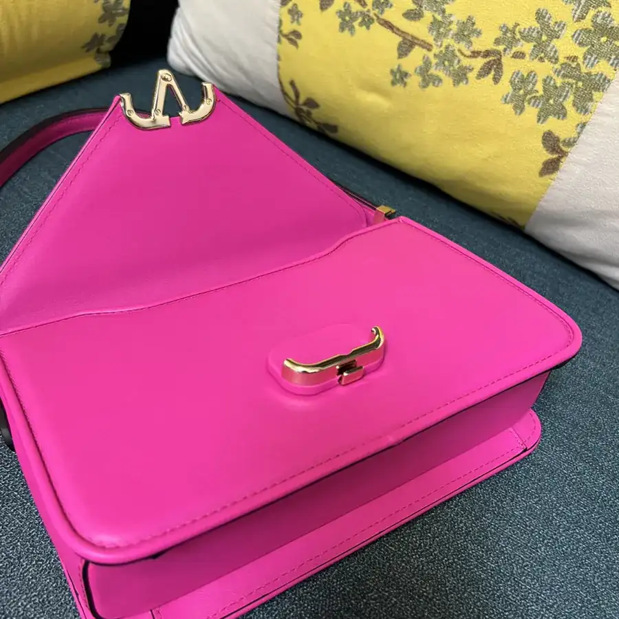 GARAVANI LETTER Large Bucket Bag