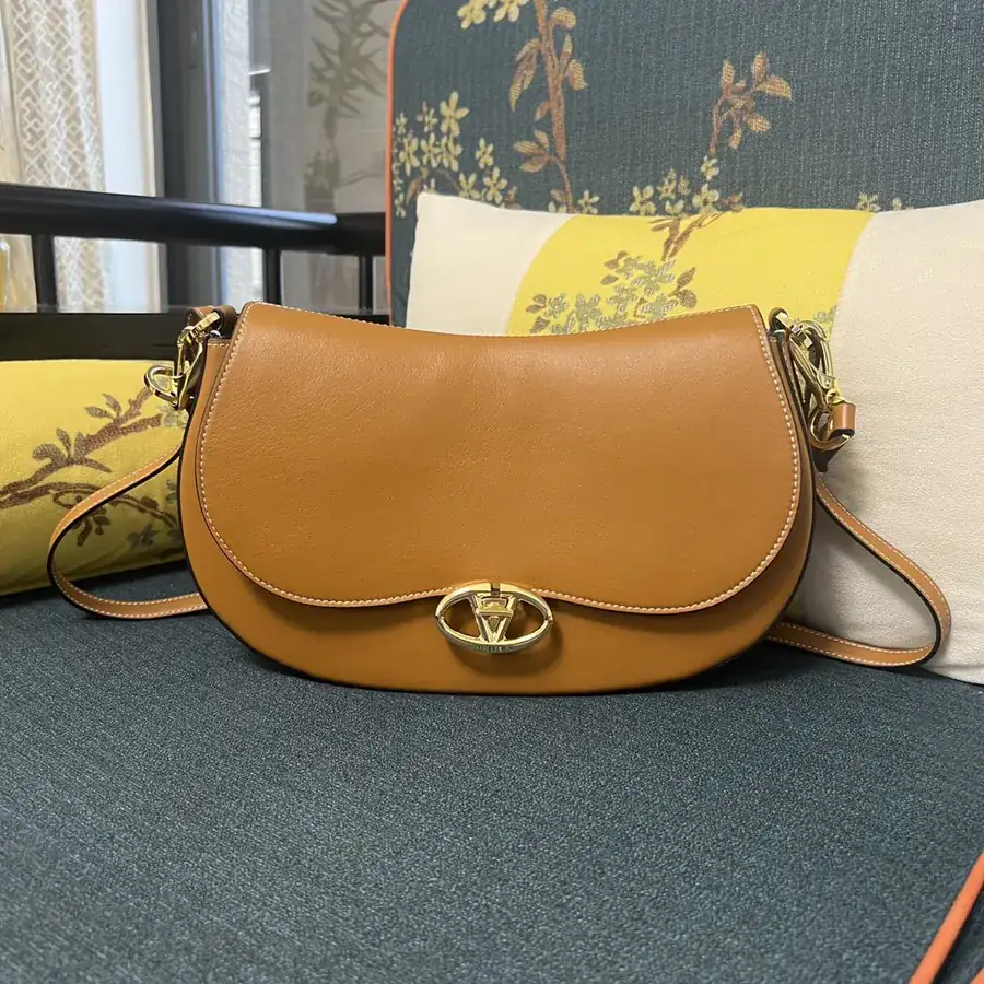 GARAVANI OHVAL Large Bucket Bag