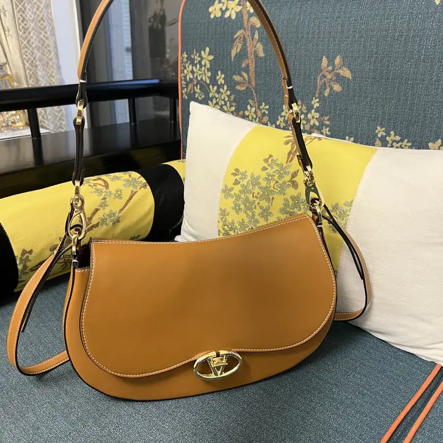 GARAVANI OHVAL Large Bucket Bag