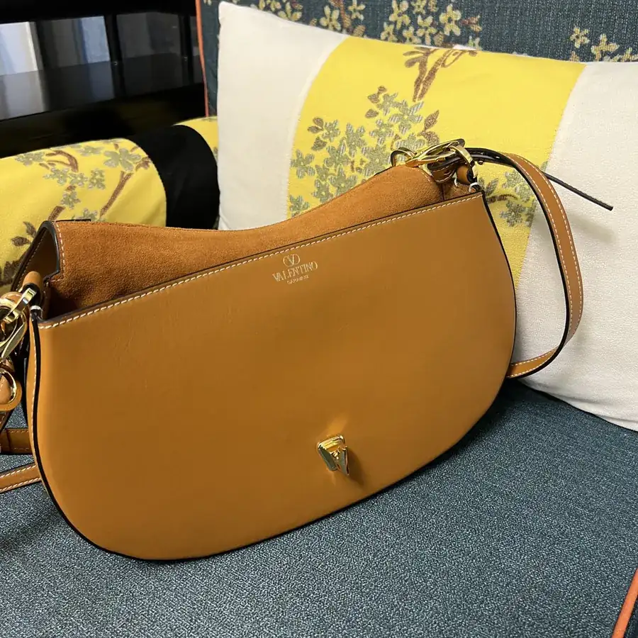 GARAVANI OHVAL Large Bucket Bag