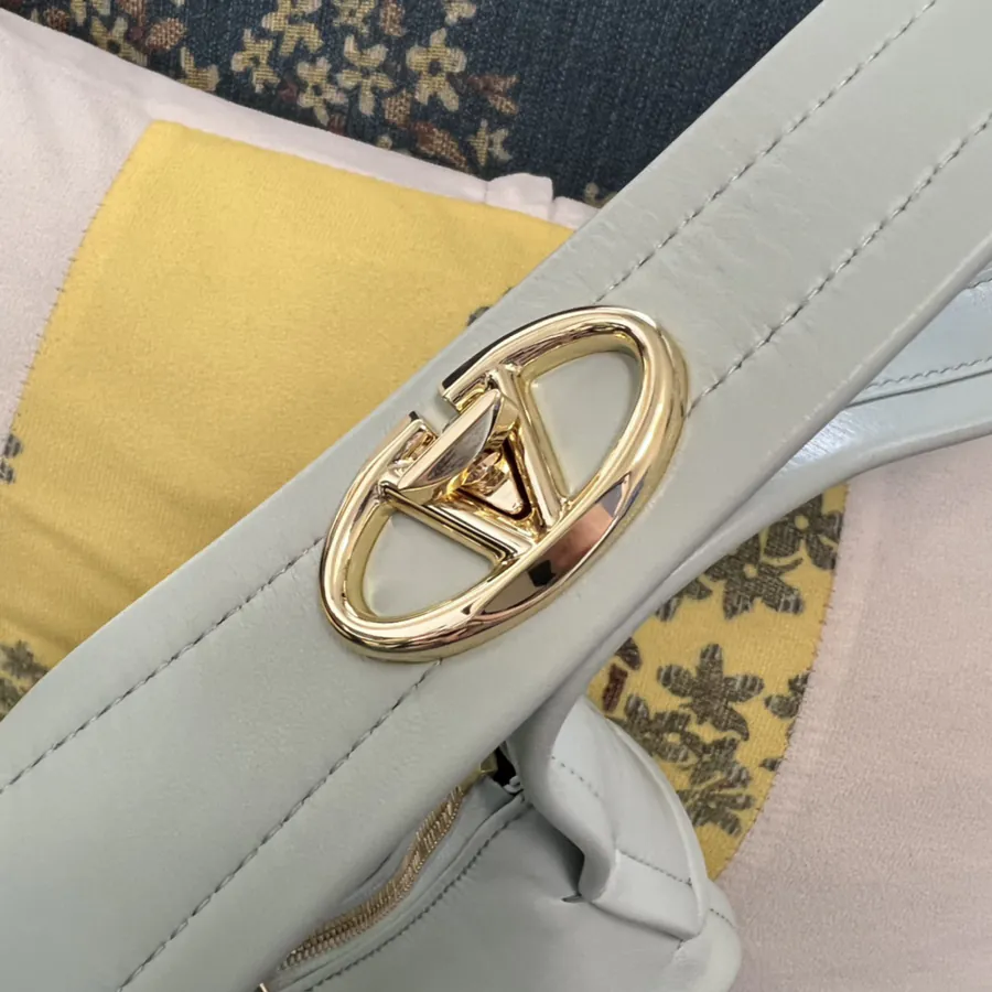 Garavan Small Travel Tote with V Logo Handle