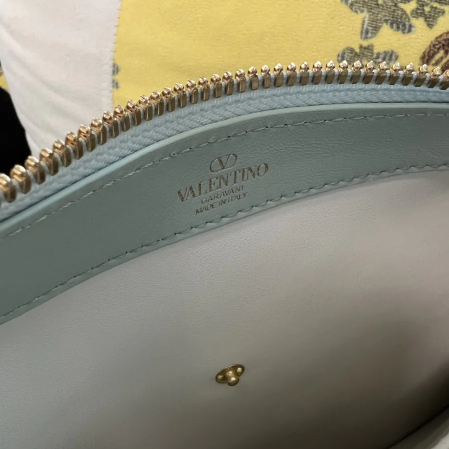 Garavan Small Travel Tote with V Logo Handle