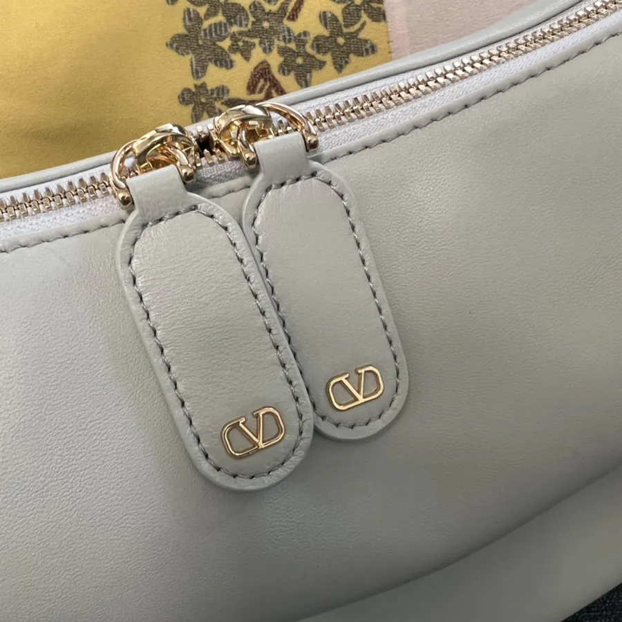 Garavan Small Travel Tote with V Logo Handle