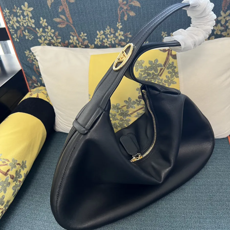 Garavan Large Shoulder Bag