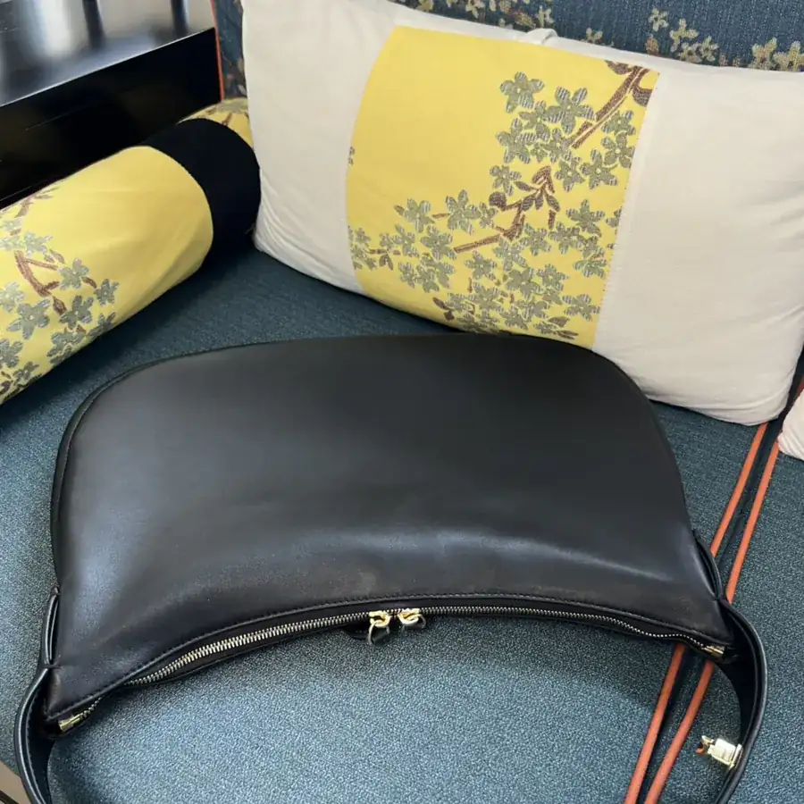 Garavan Large Shoulder Bag