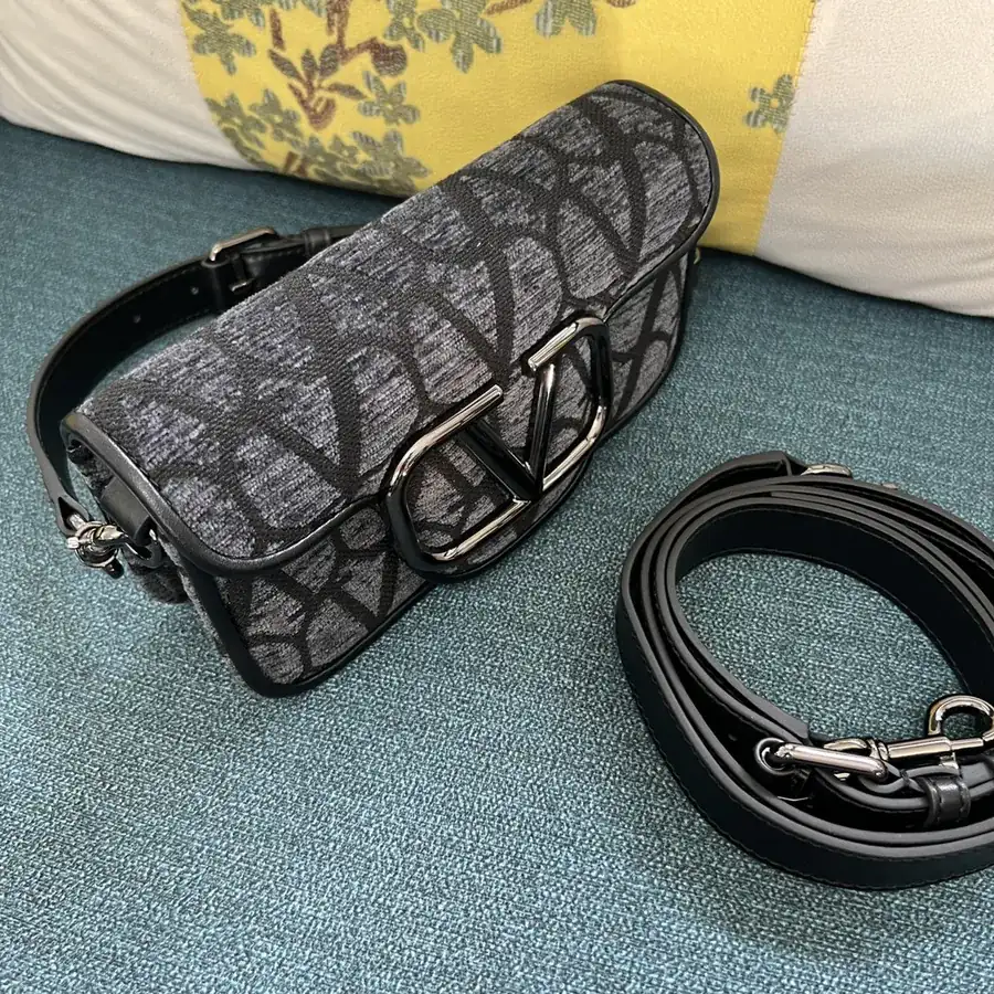 V Logo Mini Locò Leather and Fabric Tote