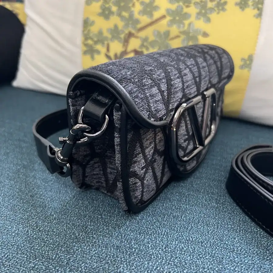V Logo Mini Locò Leather and Fabric Tote