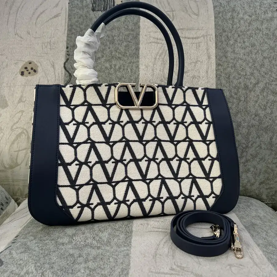 GARAVANI VLOGO Signature Large Handbag