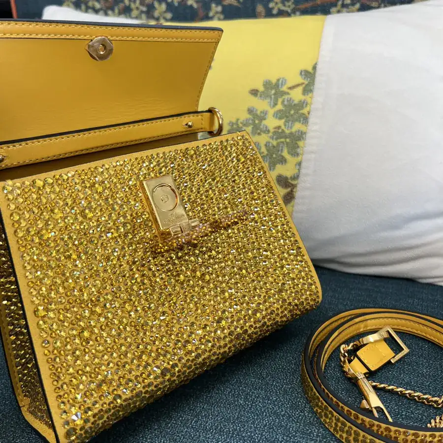 VSLING Mini Alligator Skin Crossbody Bag with Adjustable Strap