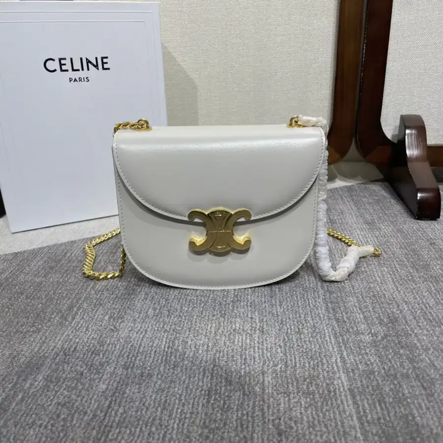 Teen Besace Triomphe Bucket Bag with Chain Texture and Classic Triumph Metal Clasp