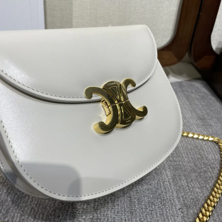 Teen Besace Triomphe Bucket Bag with Chain Texture and Classic Triumph Metal Clasp