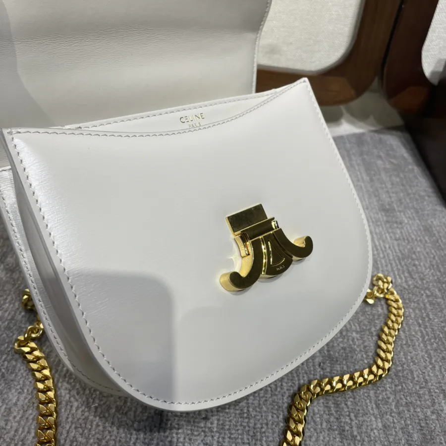Teen Besace Triomphe Bucket Bag with Chain Texture and Classic Triumph Metal Clasp