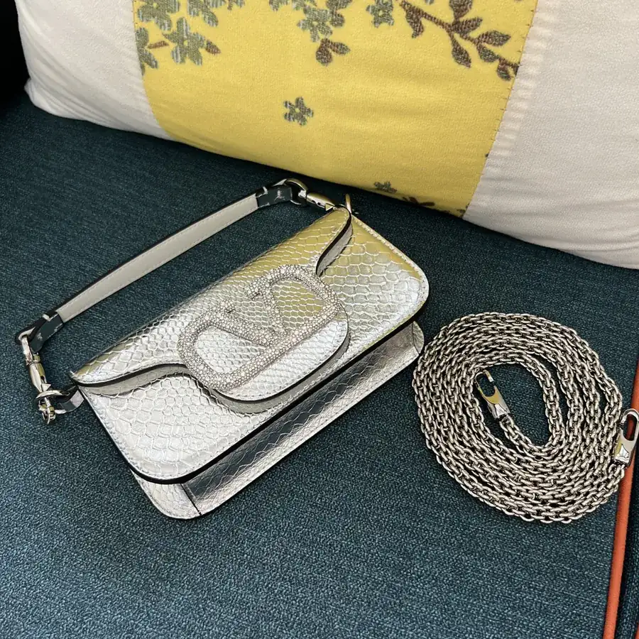 V Garavani MiniLOC Handbag Mini Size