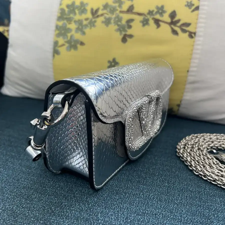 V Garavani MiniLOC Handbag Mini Size