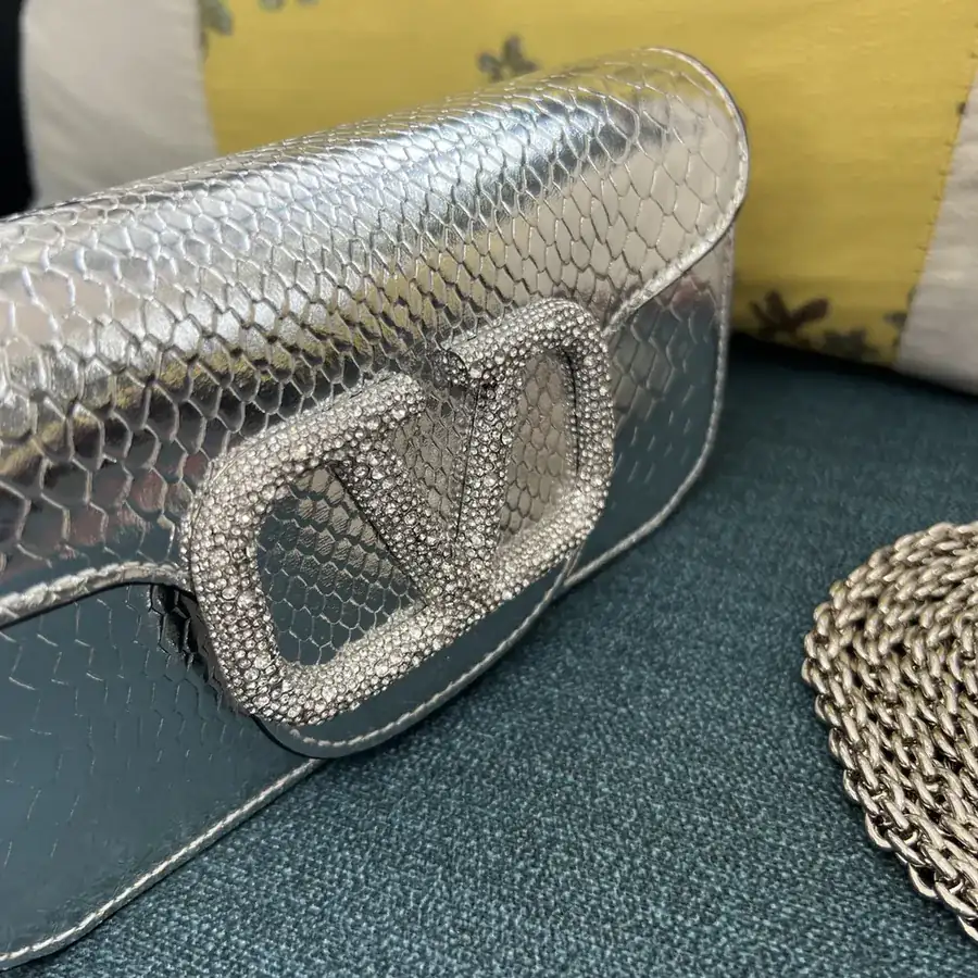 V Garavani MiniLOC Handbag Mini Size