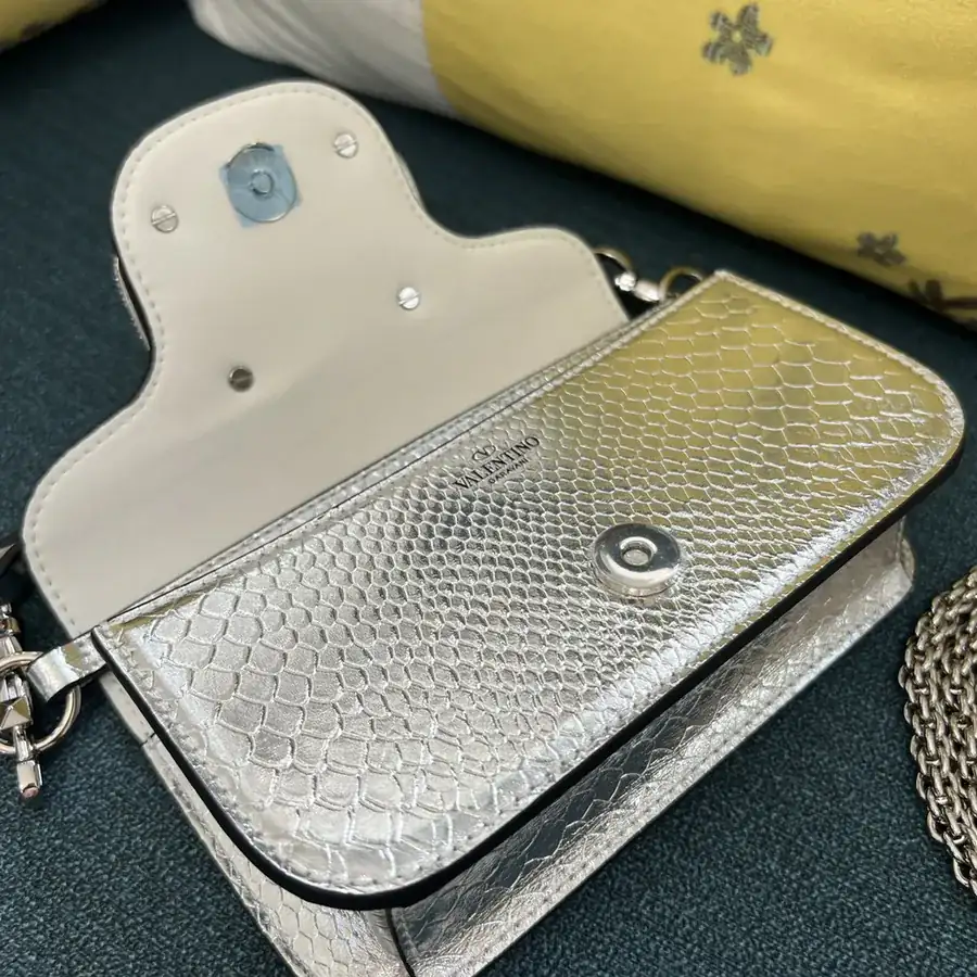 V Garavani MiniLOC Handbag Mini Size