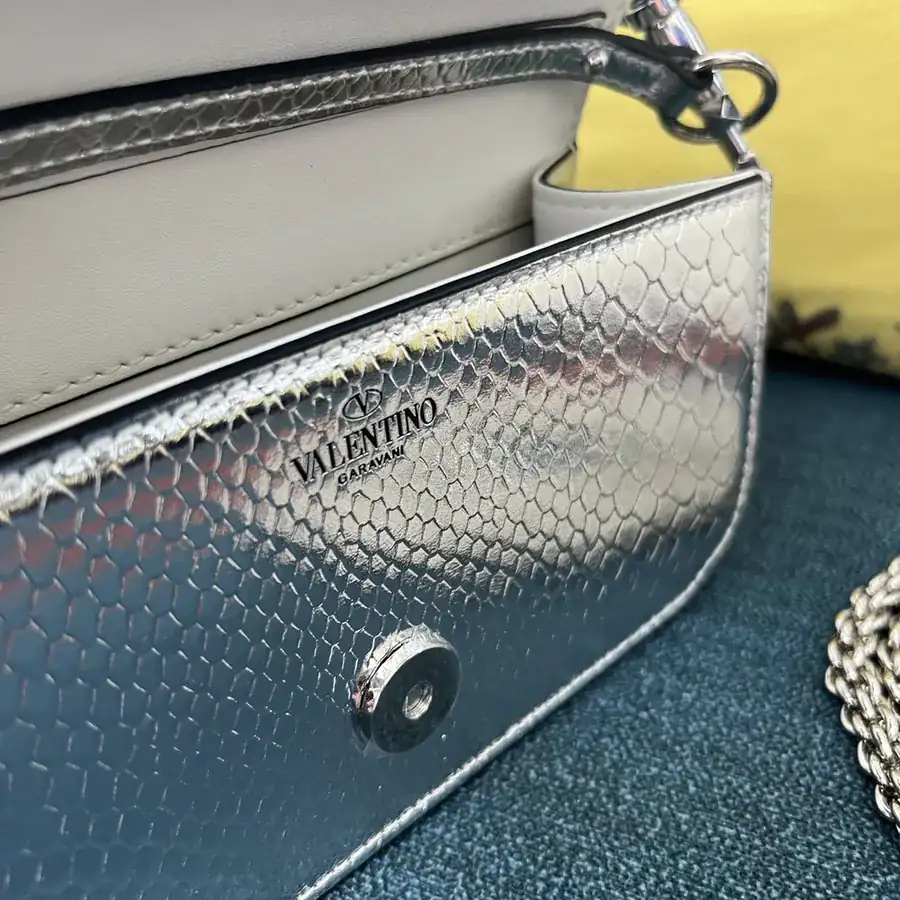 V Garavani MiniLOC Handbag Mini Size