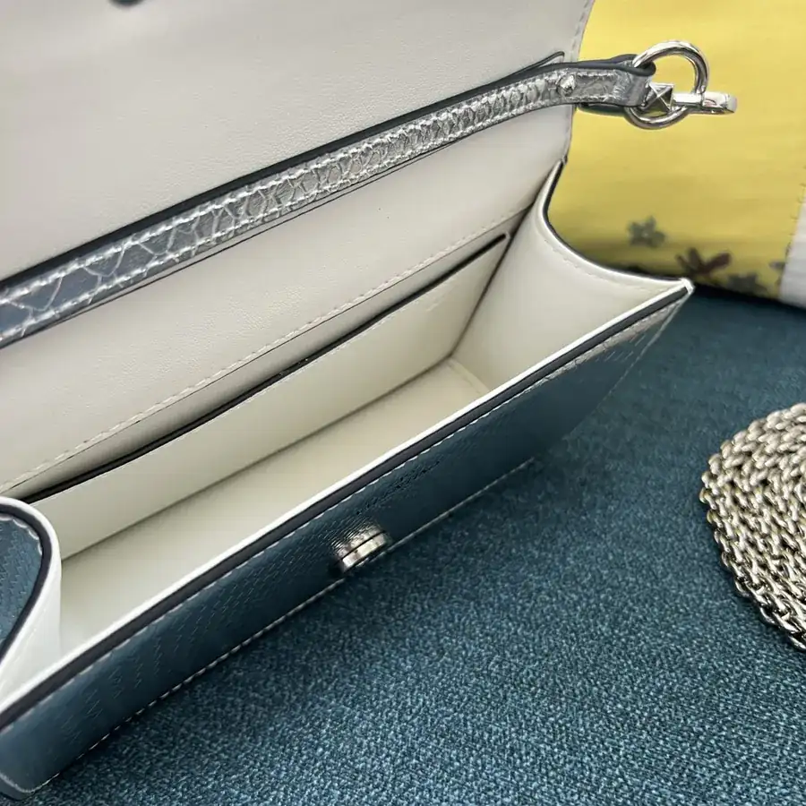 V Garavani MiniLOC Handbag Mini Size
