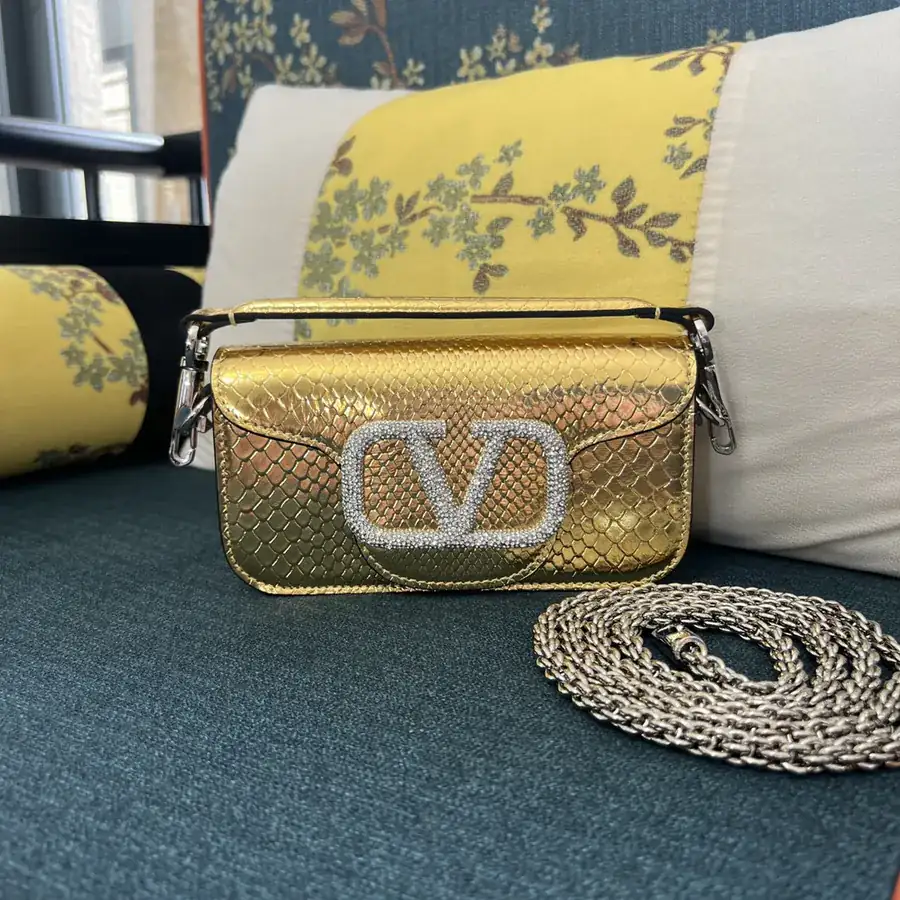 V Garavani MiniLOC Small Handbag