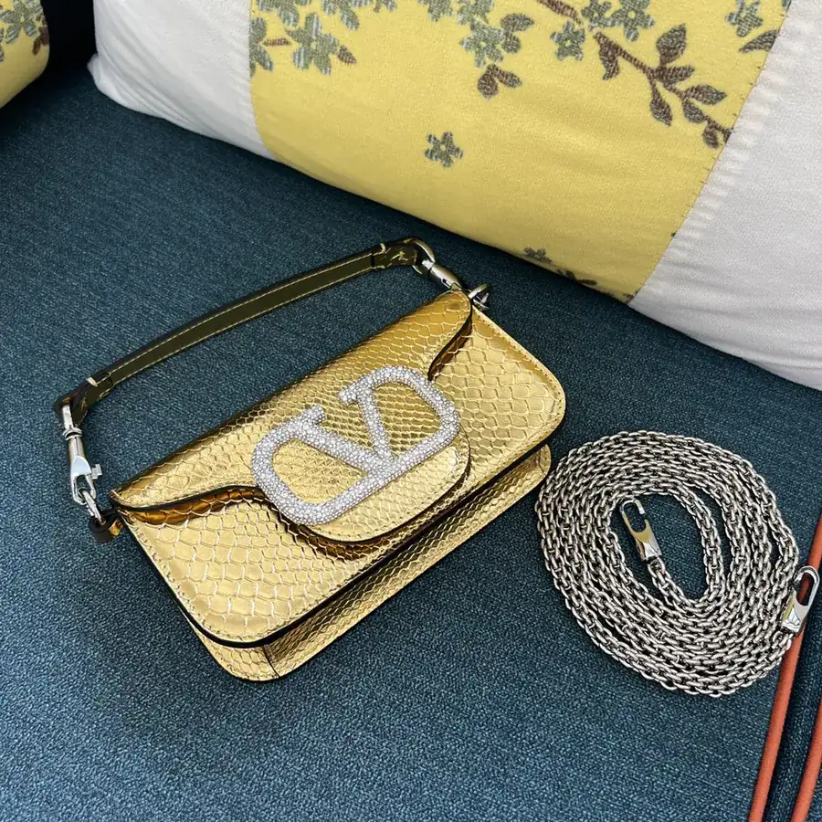 V Garavani MiniLOC Small Handbag
