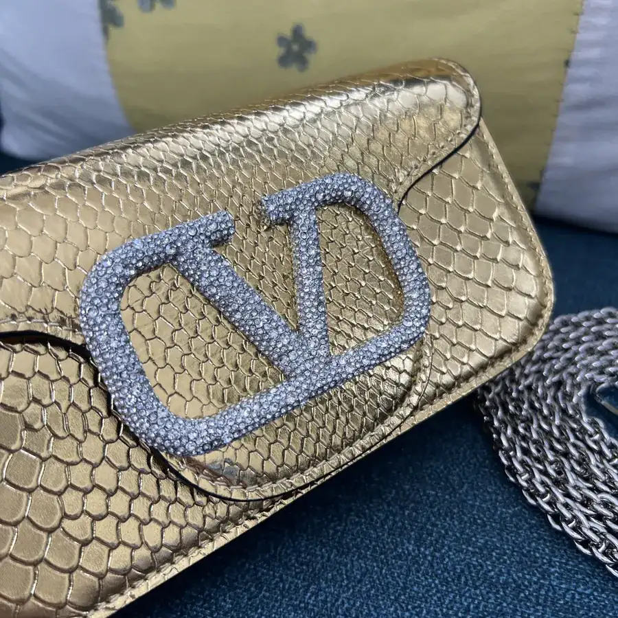 V Garavani MiniLOC Small Handbag