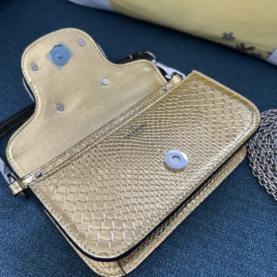 V Garavani MiniLOC Small Handbag