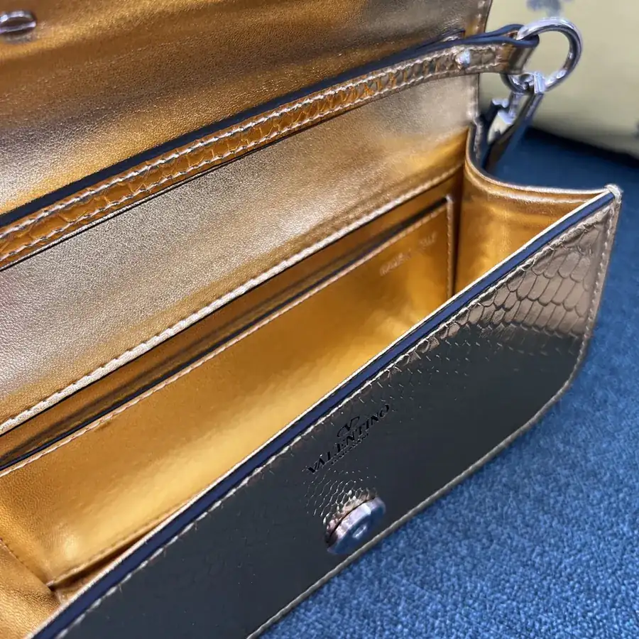 V Garavani MiniLOC Small Handbag