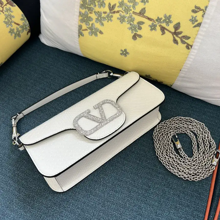 V Garavani Mini Loc Handbag Large