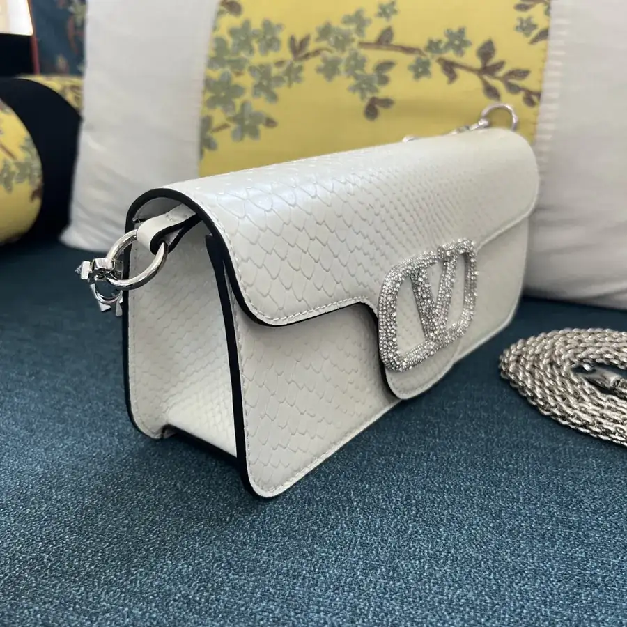 V Garavani Mini Loc Handbag Large