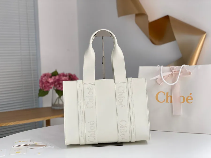 Chloe Woody Leather Tote Bag Elegant and Luxurious