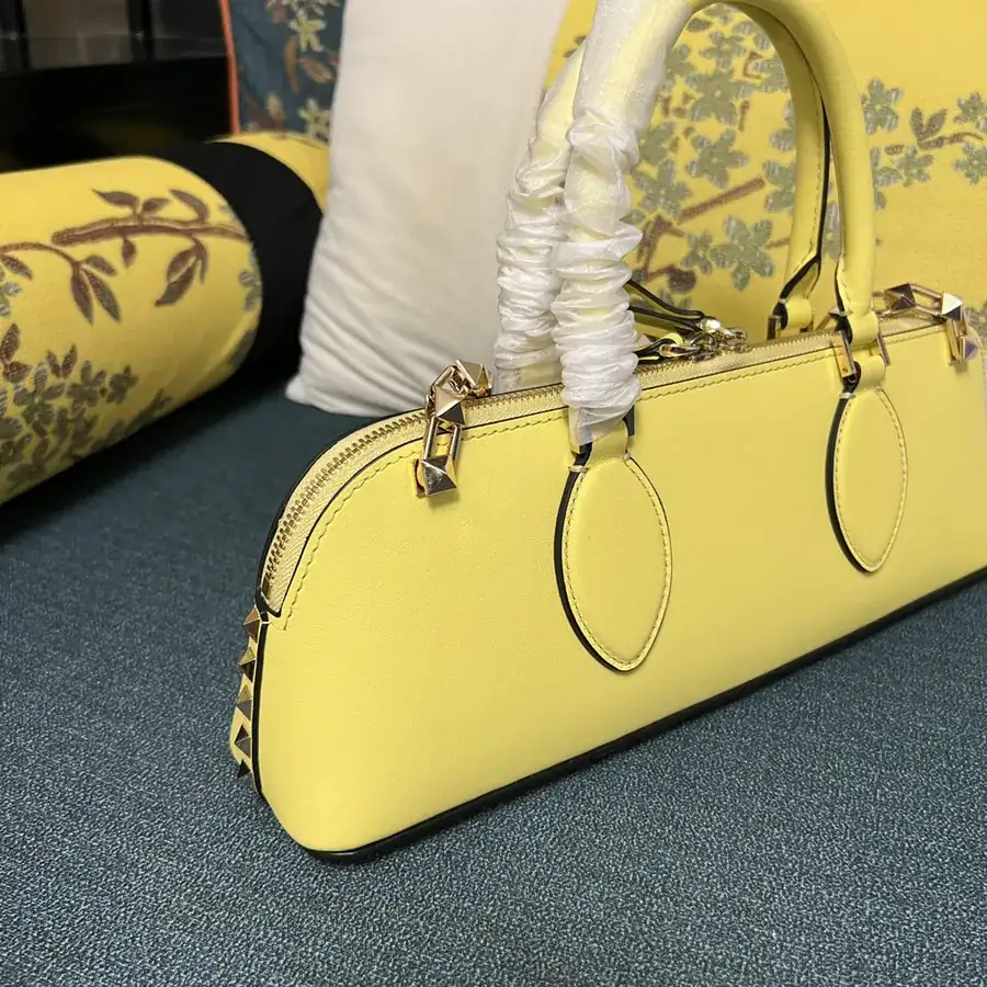 GARAVANI ROCKSTUD EW Small Handbag