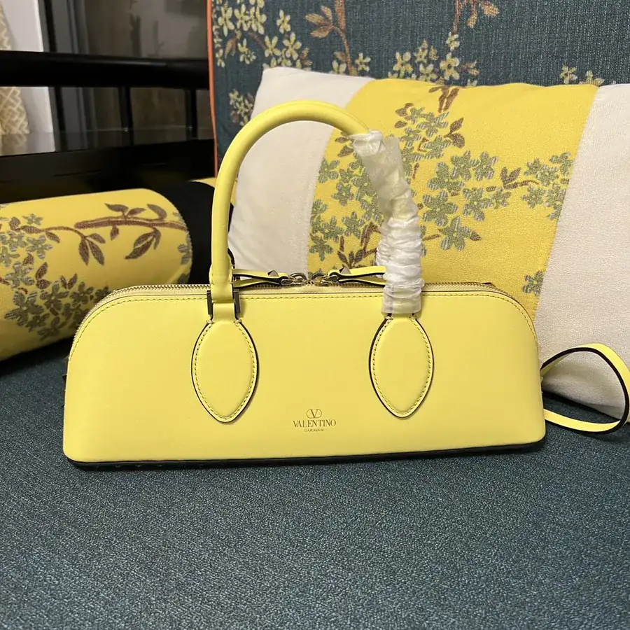 GARAVANI ROCKSTUD EW Small Handbag