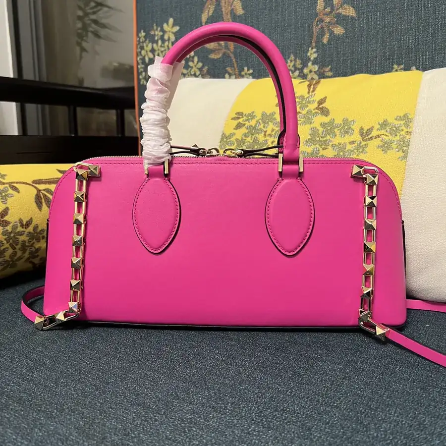GARAVANI ROCKSTUD EW Bucket Bag