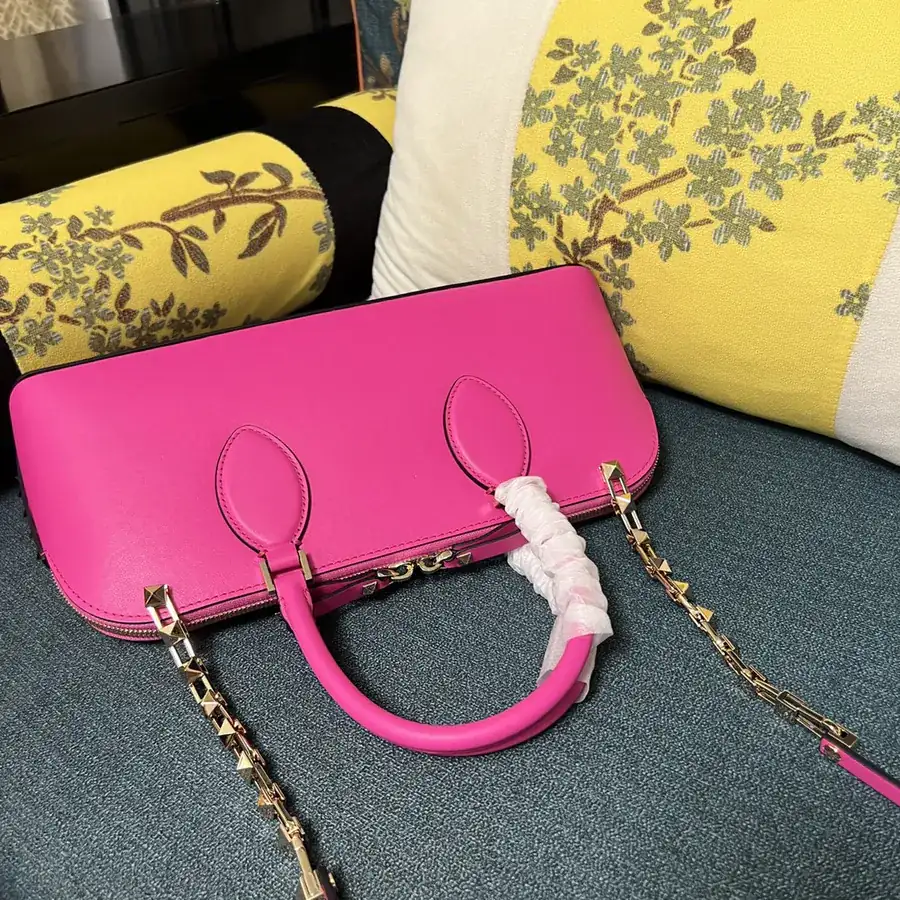 GARAVANI ROCKSTUD EW Bucket Bag