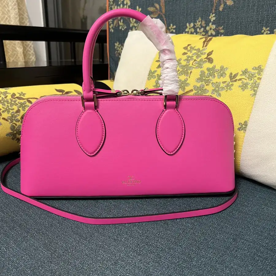GARAVANI ROCKSTUD EW Bucket Bag