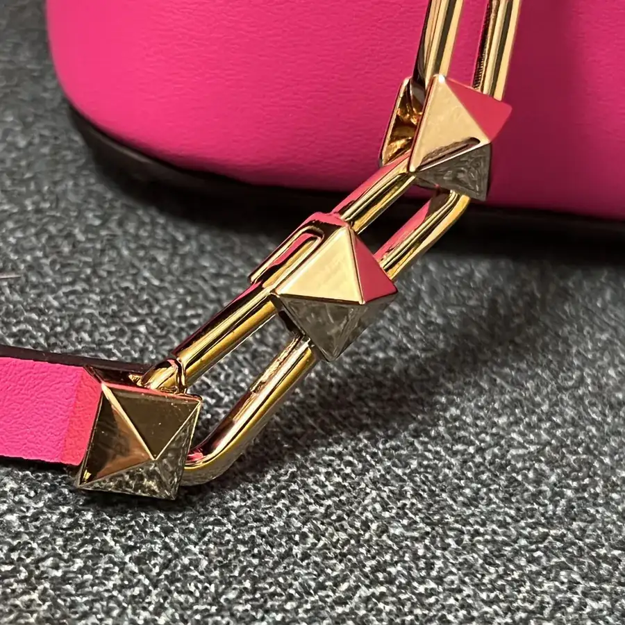 GARAVANI ROCKSTUD EW Bucket Bag