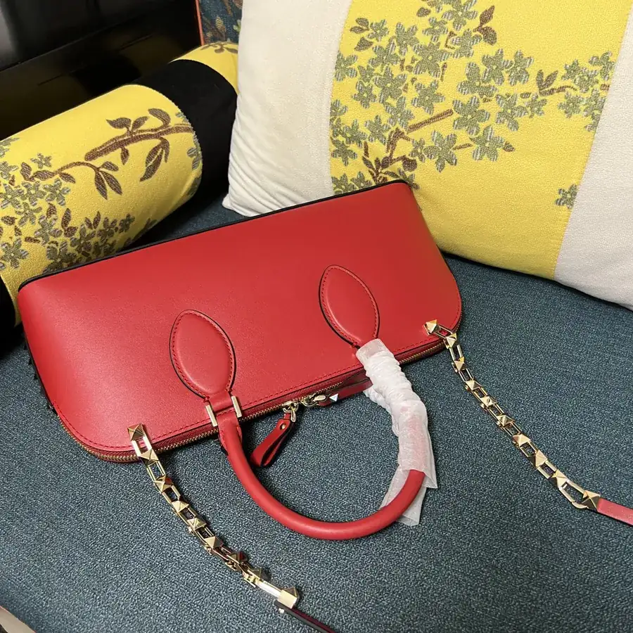 GARAVANI ROCKSTUD EW Bucket Bag in Grained Calfskin