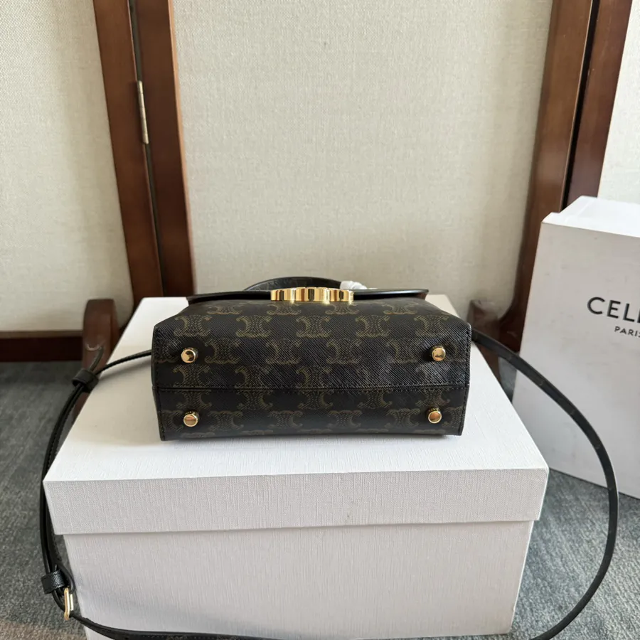 CE Kelly Handbag Classic Design, Timeless Elegance