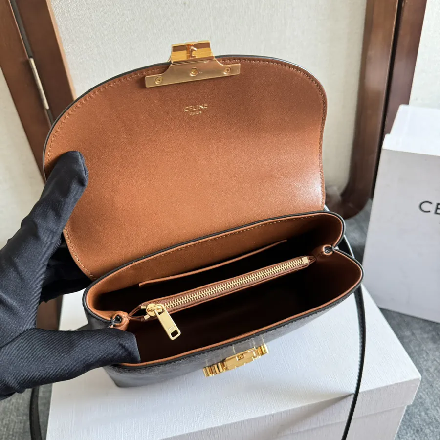 CE Kelly Handbag Classic Design, Timeless Elegance