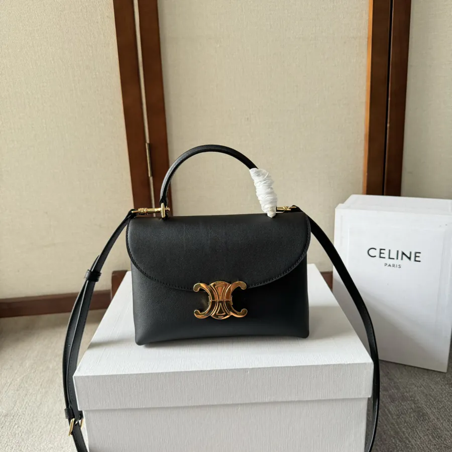 CE Kelly Handbag Classic Design, Timeless Elegance