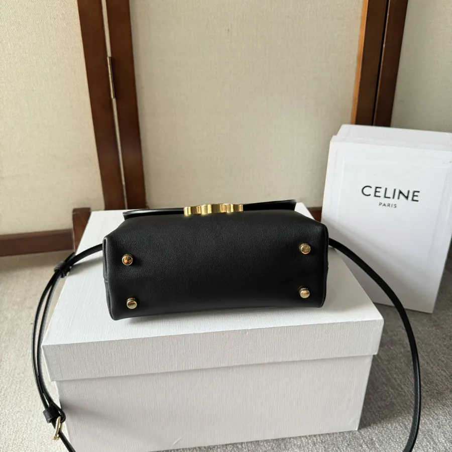 CE Kelly Handbag Classic Design, Timeless Elegance