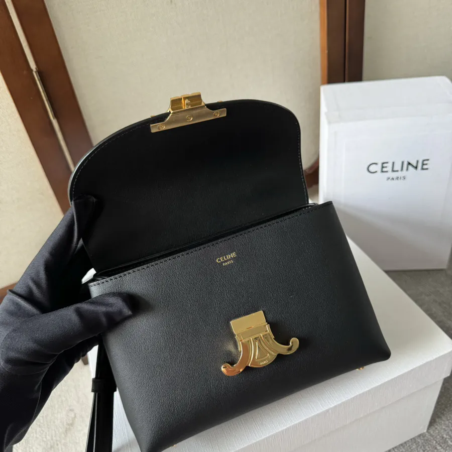 CE Kelly Handbag Classic Design, Timeless Elegance