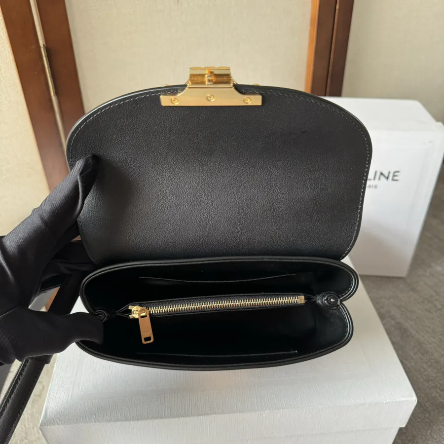 CE Kelly Handbag Classic Design, Timeless Elegance