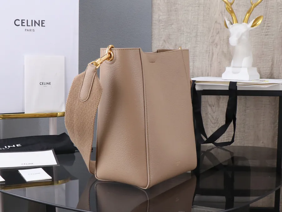 Celi NE Sangle Ultimate Versatile Bucket Bag